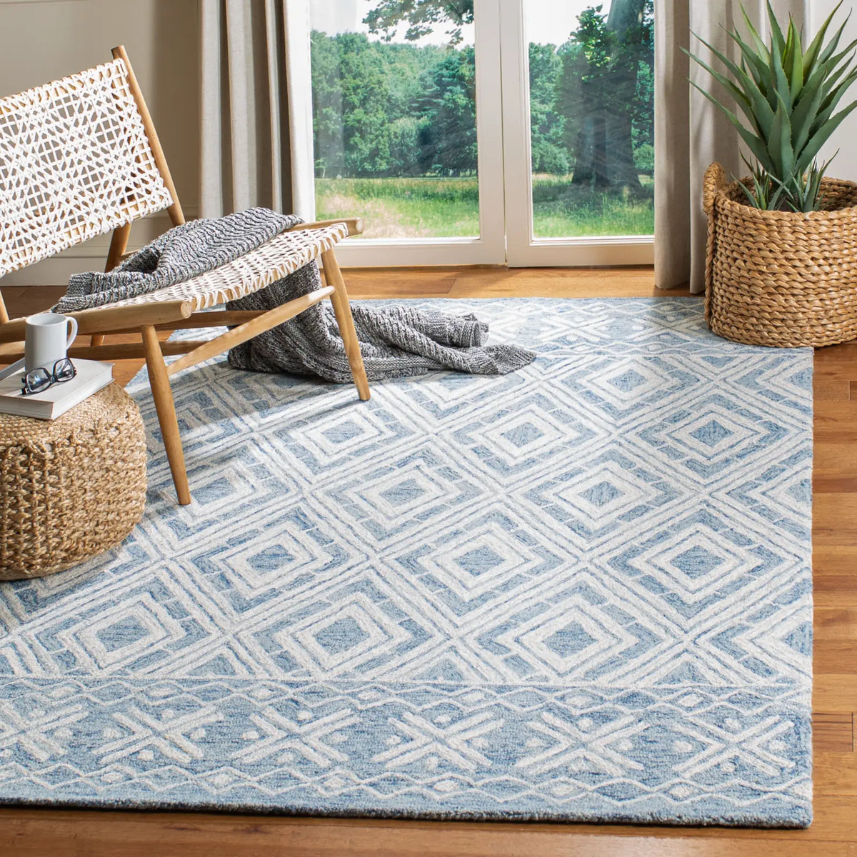 Safavieh Micro-Loop 5'-0" x 8'-0" Rug in Blue / Ivory