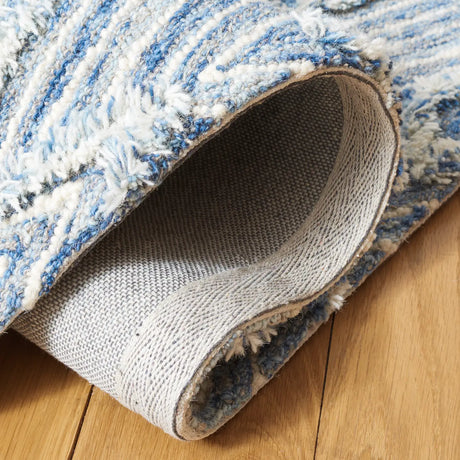 Safavieh Kenya 4'-0" x 6'-0" Rug in Blue / Ivory