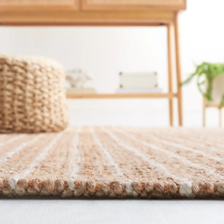 Safavieh Natural Fiber 4'-0" x 6'-0" Rug in Natural / Ivory