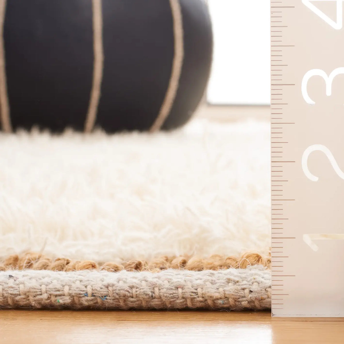 Safavieh Natura 4'-0" x 6'-0" Rug in Ivory / Natural
