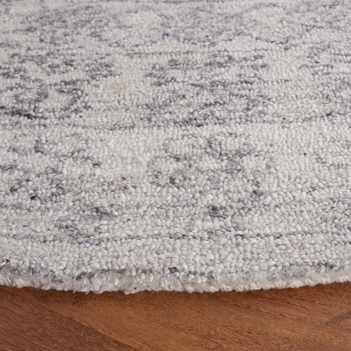Safavieh Marquee 6'-0" x 6'-0" Rug in Ivory / Grey