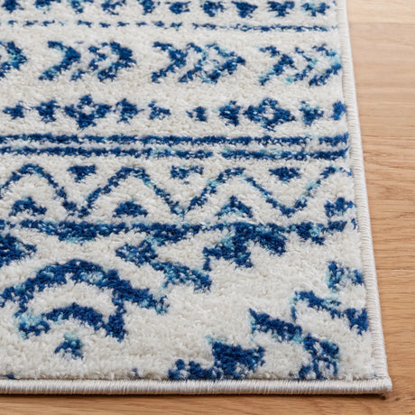 Safavieh Tulum 4'-0" x 6'-0" Rug in Ivory / Navy