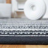 Safavieh Kilim 4'-0" x 6'-0" Rug in Black / Ivory