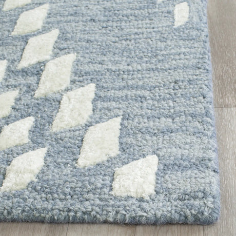 Safavieh Bella 2'-3" x 7'-0" Rug in Blue / Ivory