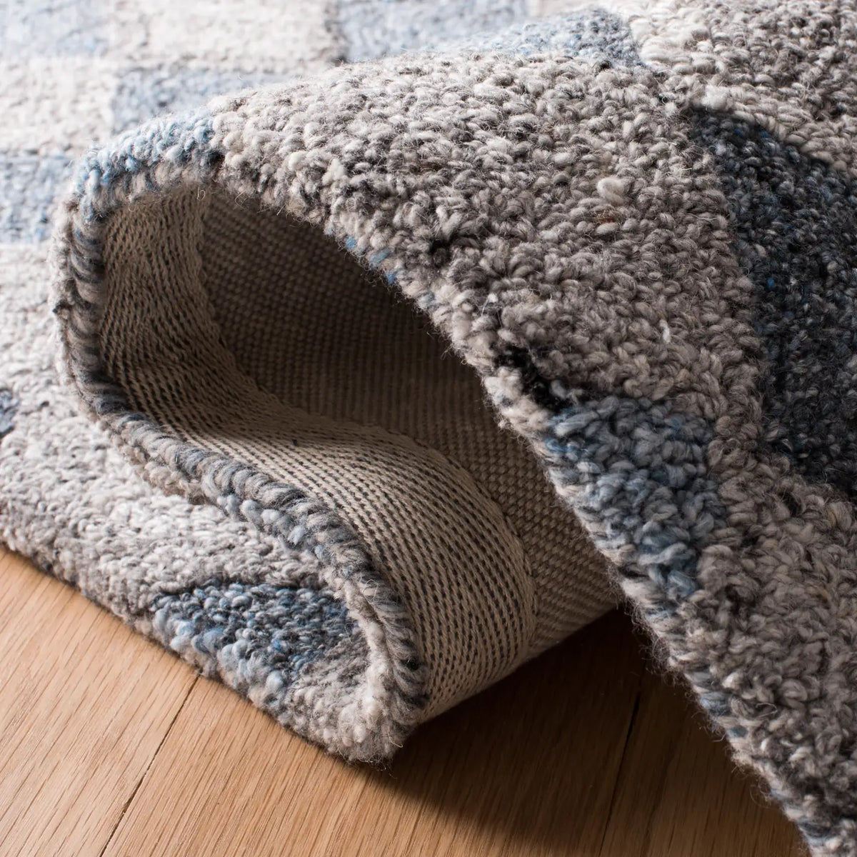 Safavieh Abstract 4'-0" x 6'-0" Rug in Grey / Blue