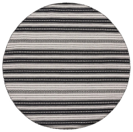 Safavieh Montauk 6'-0" x 6'-0" Rug in Black / Ivory