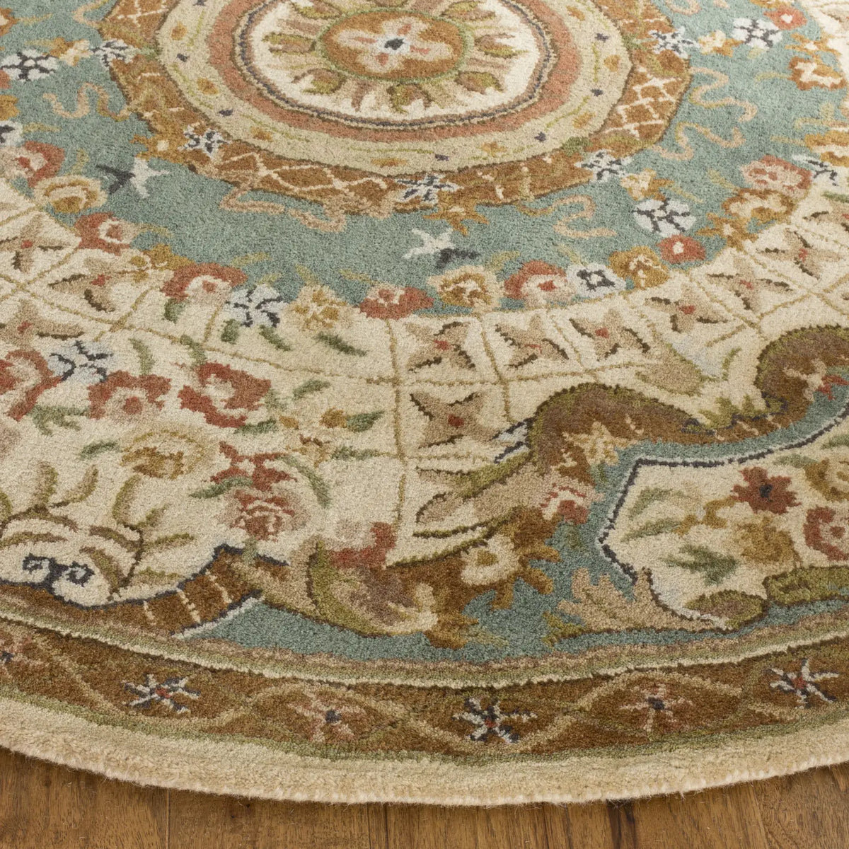 Safavieh Classic 6'-0" x 6'-0" Rug in Ivory / Light Blue