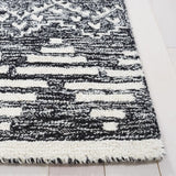 Safavieh Metro 4'-0" x 6'-0" Rug in Black / Ivory