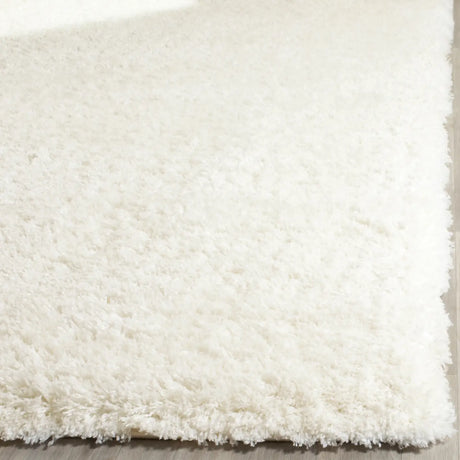 Safavieh Indie Shag 5'-1" x 7'-6" Rug in Creme
