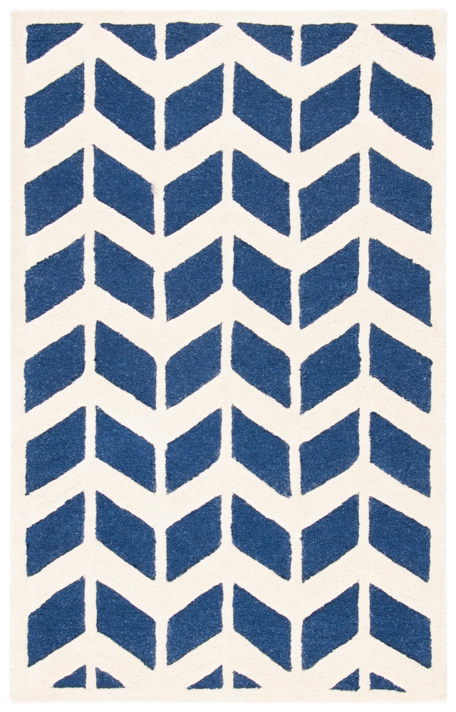 Safavieh Cambridge 3'-0" x 5'-0" Rug in Navy / Ivory