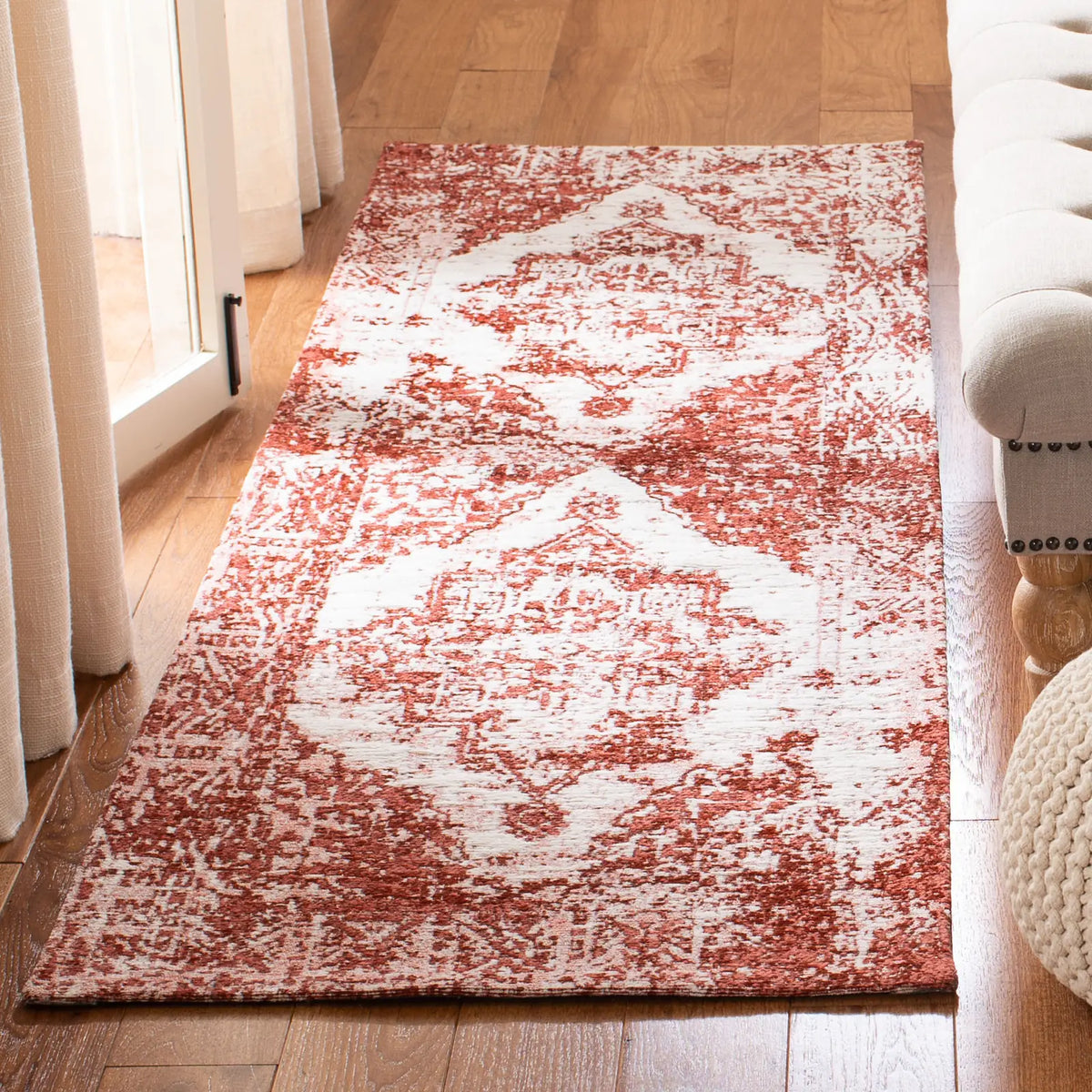 Safavieh Classic Vintage 2'-3" x 8'-0" Rug in Rust / Ivory