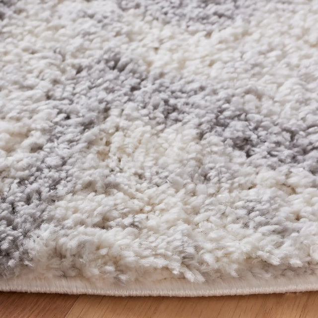 Safavieh Berber Shag 7'-0" x 7'-0" Rug in Grey / Ivory