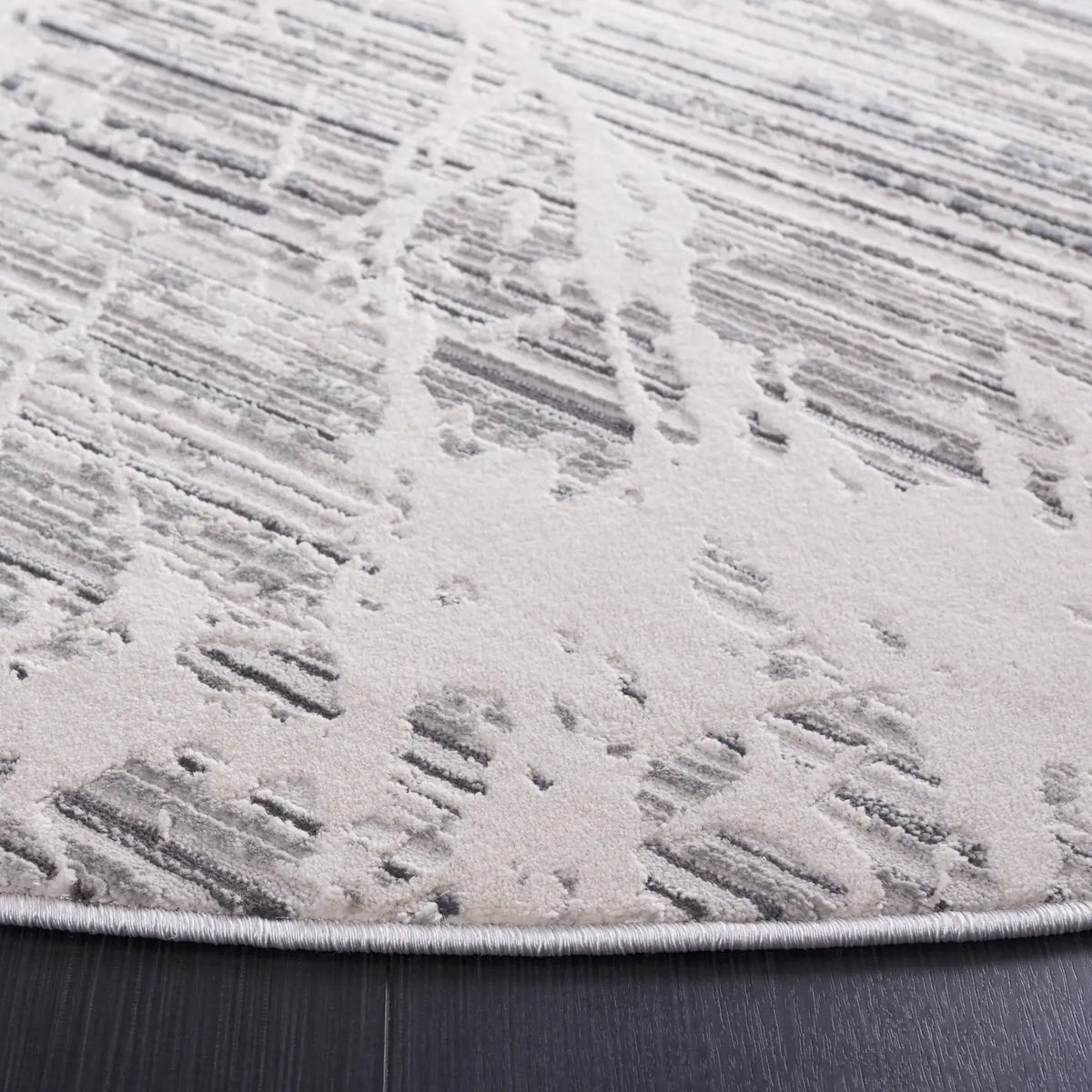 Safavieh Vogue 6'-7" x 6'-7" Rug in Beige / Grey