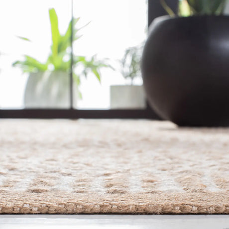 Safavieh Natural Fiber 4'-0" x 6'-0" Rug in Natural / Ivory