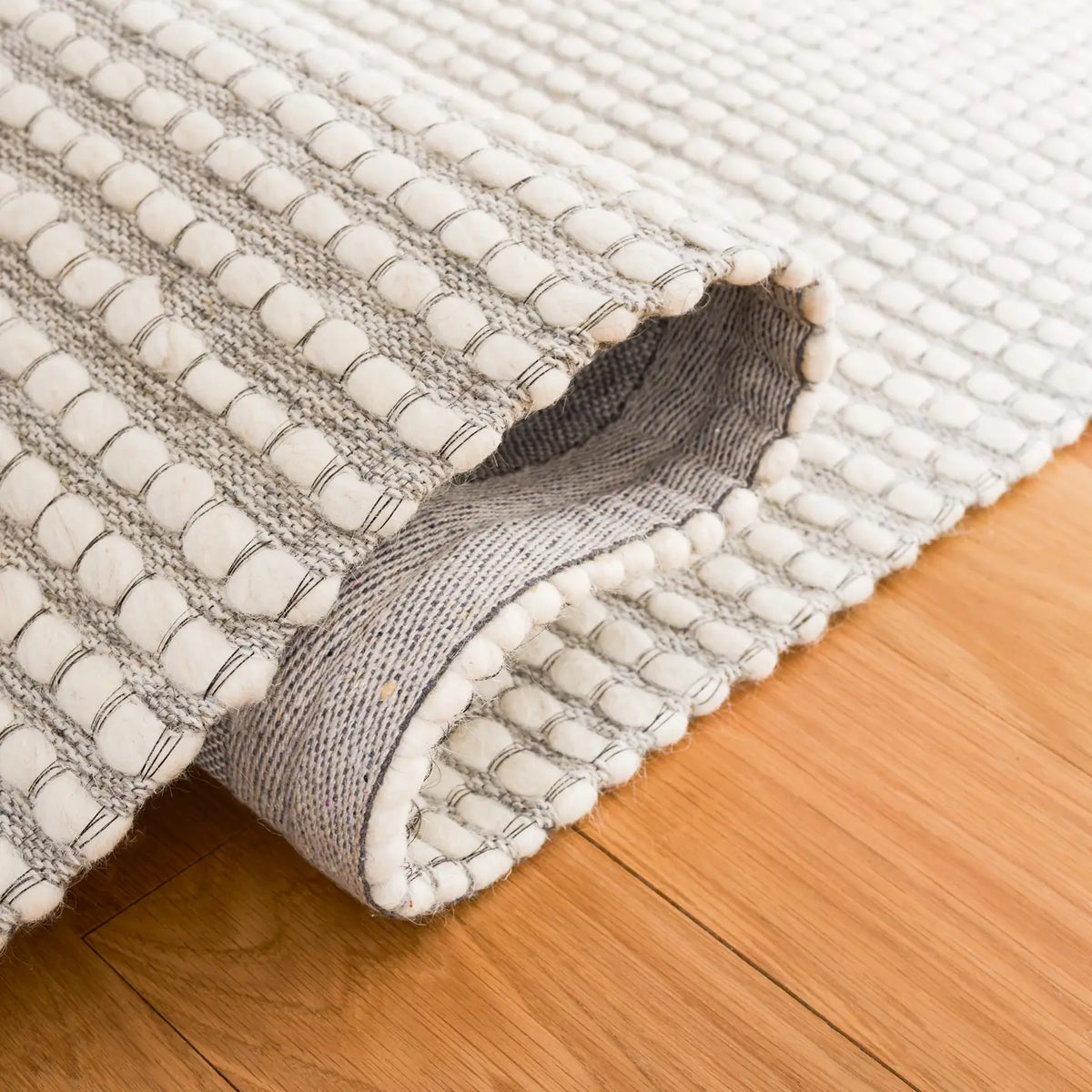 Safavieh Marbella 4'-0" x 6'-0" Rug in Ivory / Grey
