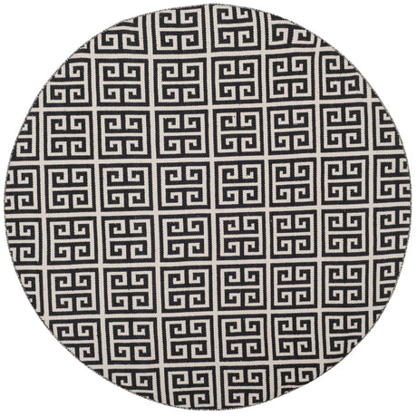 Safavieh Montauk 6'-0" x 6'-0" Rug in Black / Ivory
