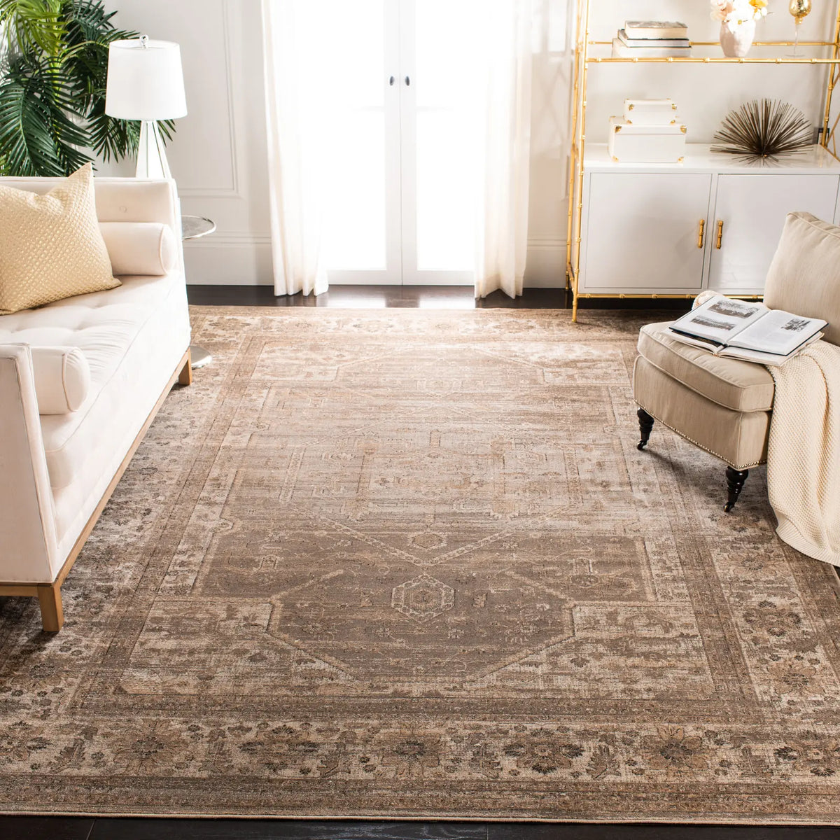 Safavieh Vintage 6'-7" x 9'-2" Rug in Mouse