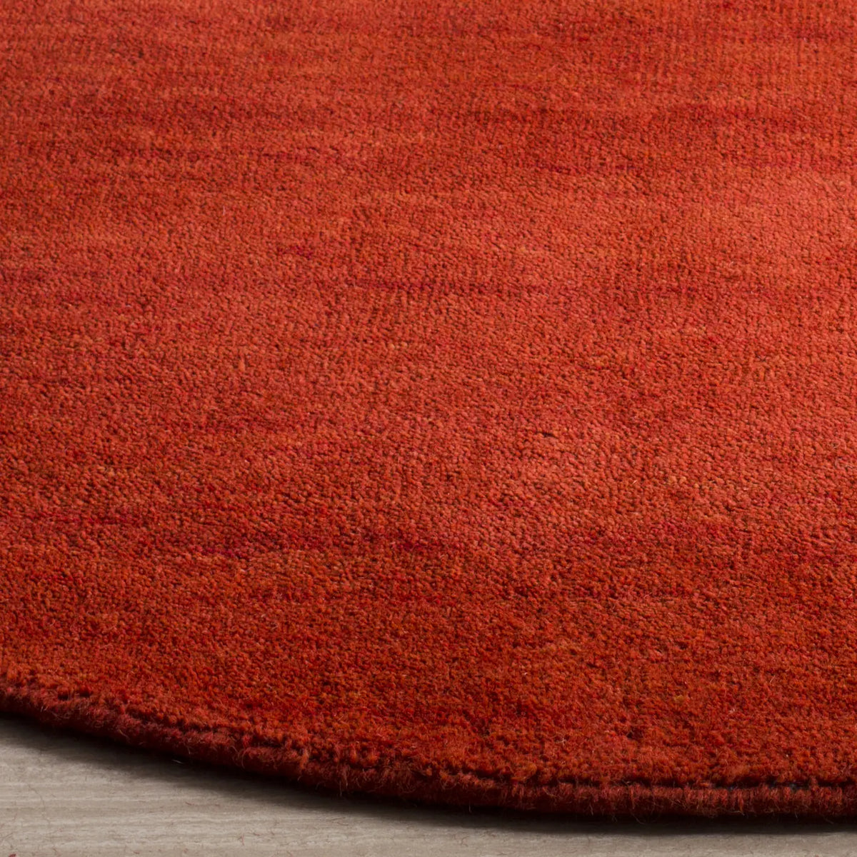 Safavieh Himalaya 6'-0" x 6'-0" Rug in Red