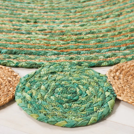 Safavieh Cape Cod 5'-0" x 5'-0" Rug in Green / Natural