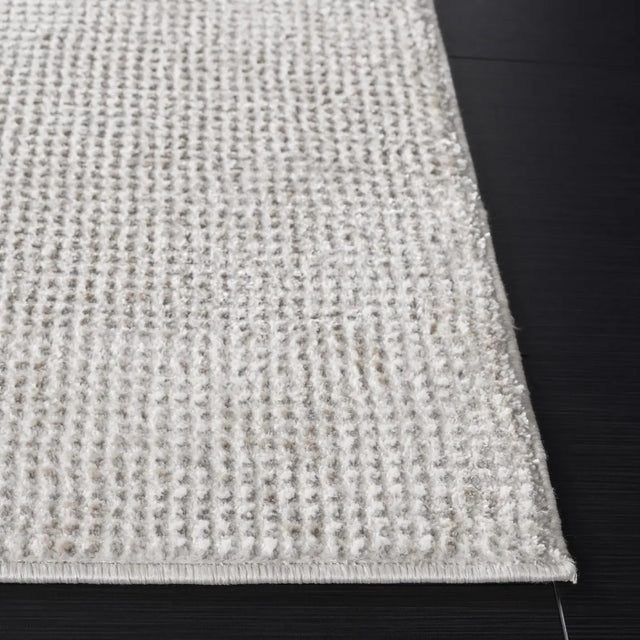 Safavieh Hanna 4'-0" x 6'-0" Rug in Taupe / Grey