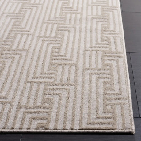 Safavieh Saylor 100 4'-0" x 6'-0" Rug in Beige / Ivory