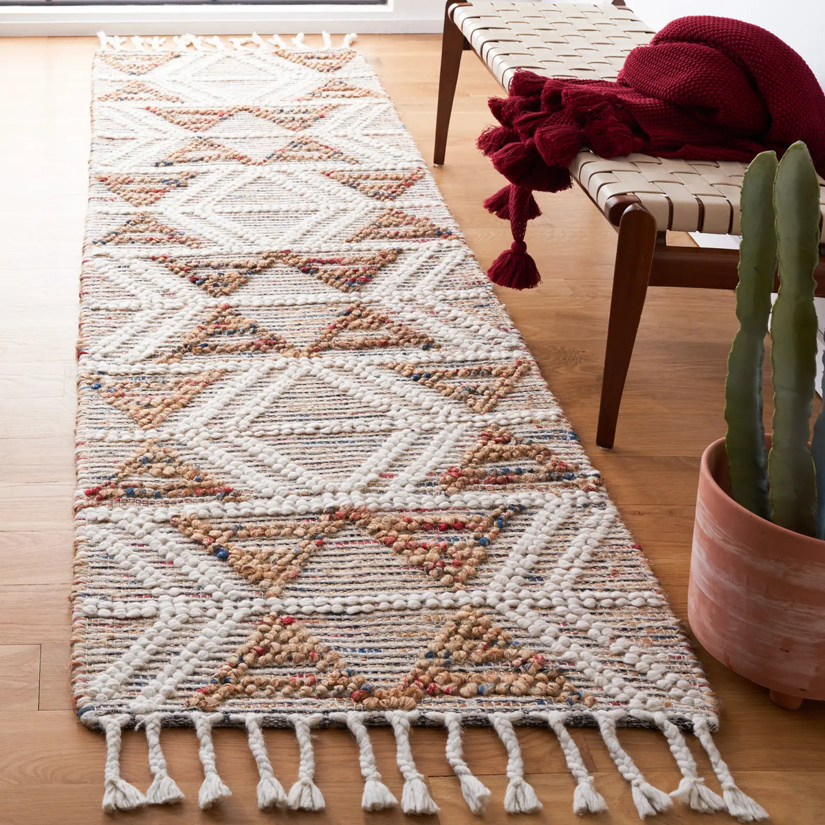 Safavieh Natura 2'-3" x 9'-0" Rug in Ivory / Red
