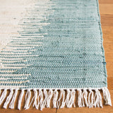Safavieh Montauk 4'-0" x 6'-0" Rug in Blue