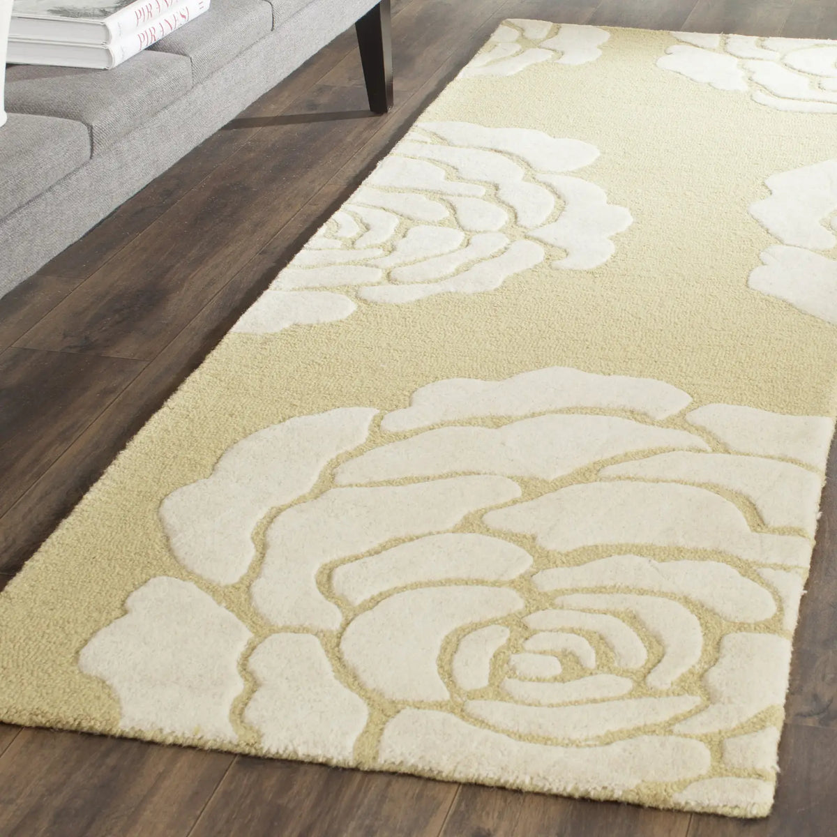 Safavieh Cambridge 2'-6" x 8'-0" Rug in Light Gold / Ivory