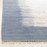 Safavieh Montauk 4'-0" x 6'-0" Rug in Ivory / Dark Blue