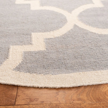 Safavieh Dhurries 6'-0" x 6'-0" Rug in Dark Grey / Ivory