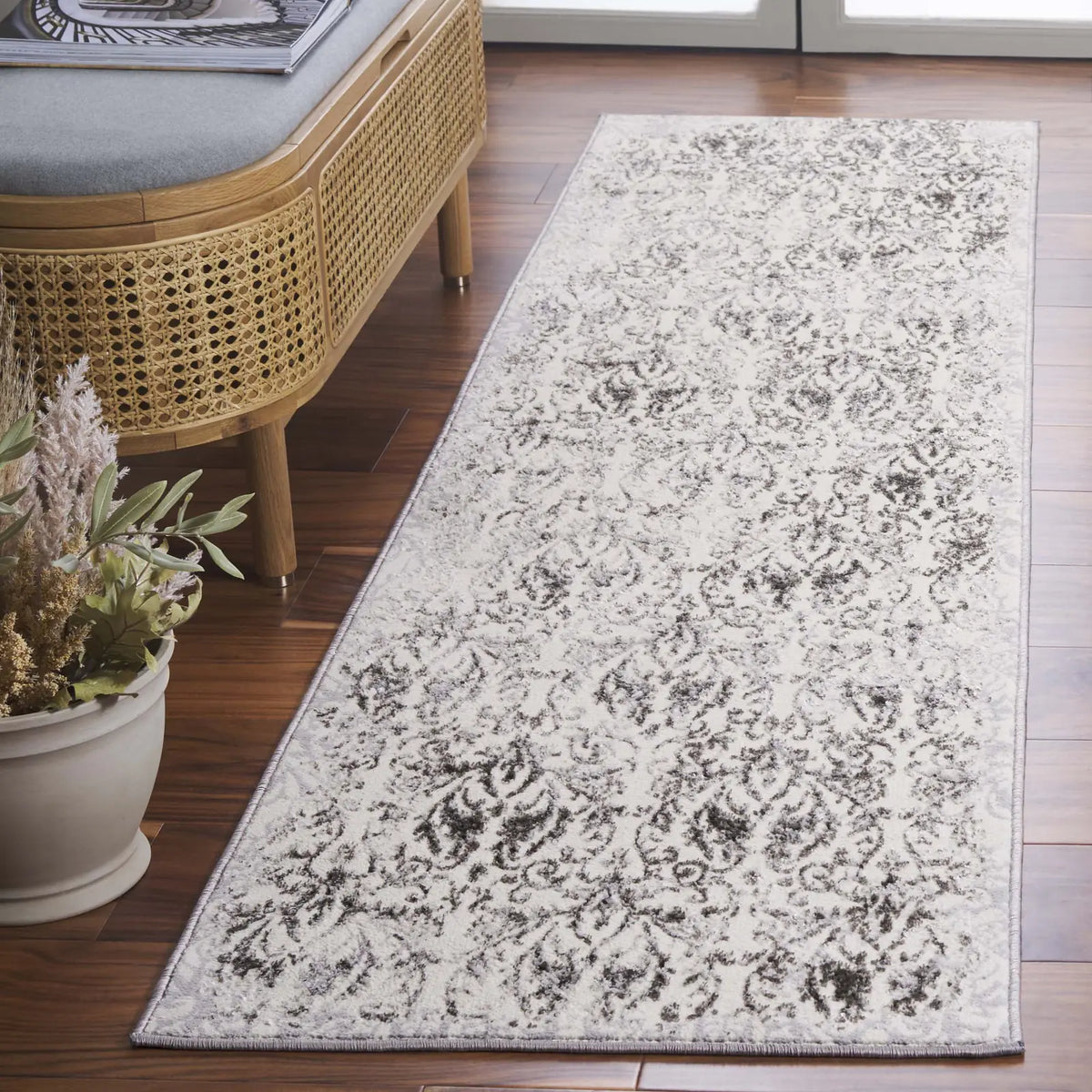 Safavieh Orchard 2'-2" x 8'-0" Rug in Grey / Silver