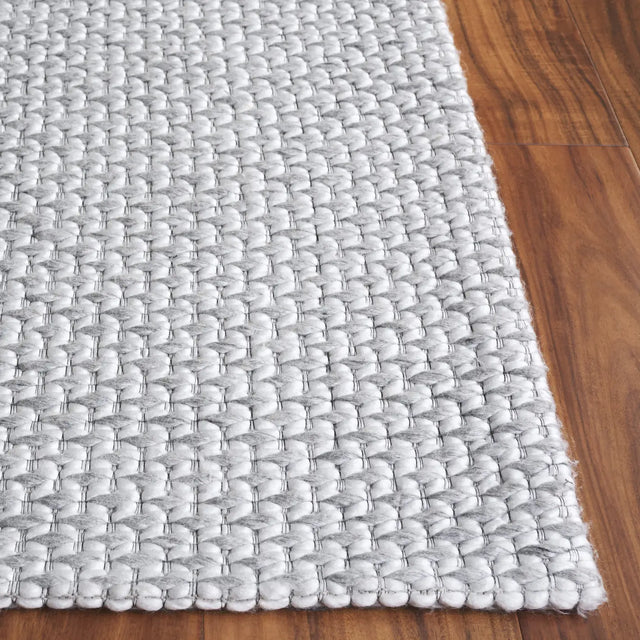 Safavieh Marbella 2'-3" x 8'-0" Rug in Silver / Ivory