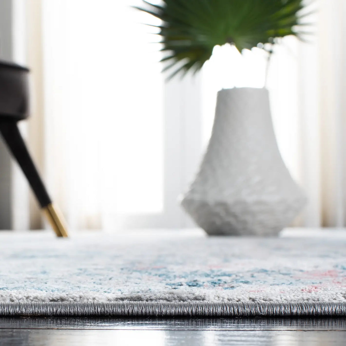 Safavieh Meadow 500 4'-0" x 6'-0" Rug in Light Grey / Blue