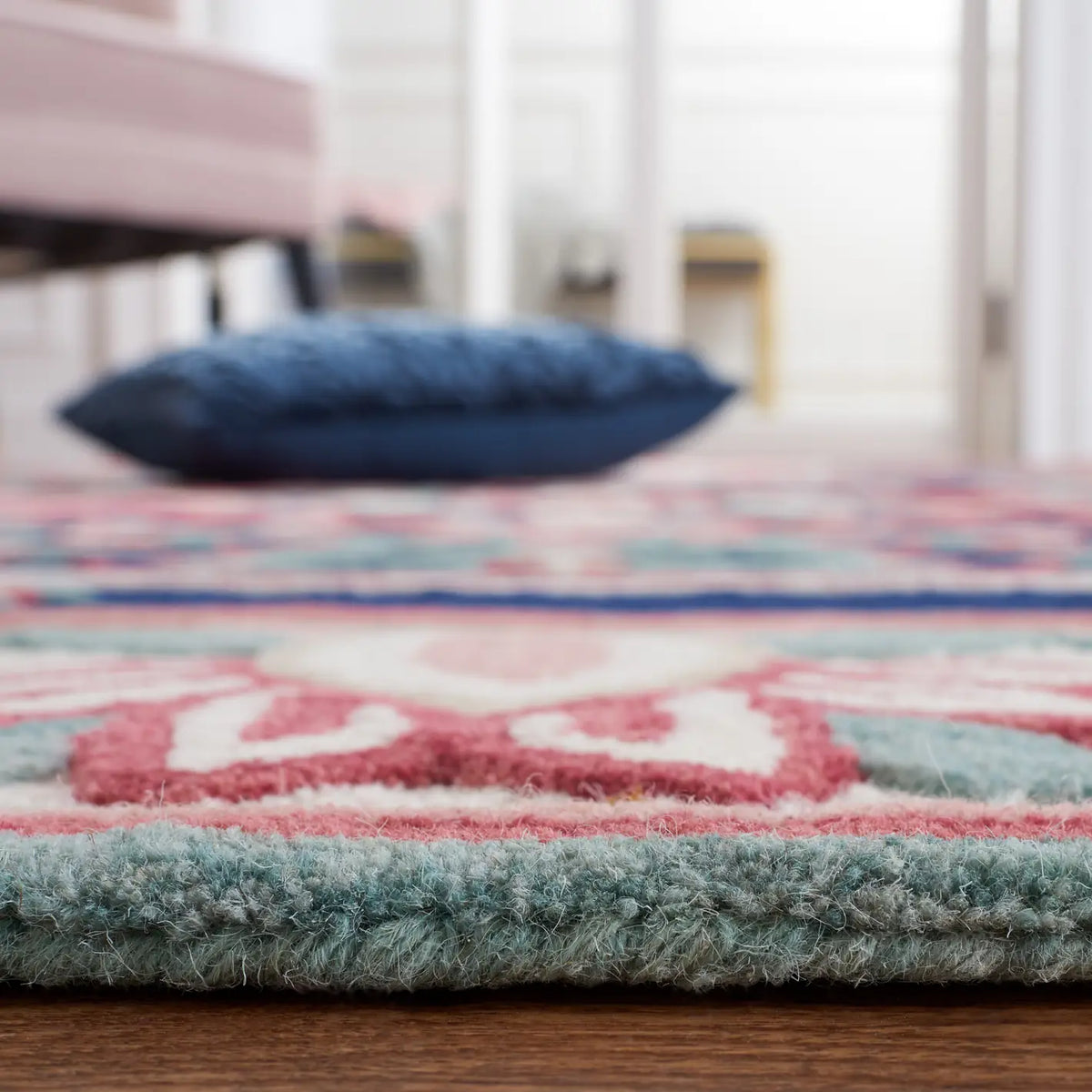 Safavieh Bellagio 4'-0" x 6'-0" Rug in Navy / Ivory