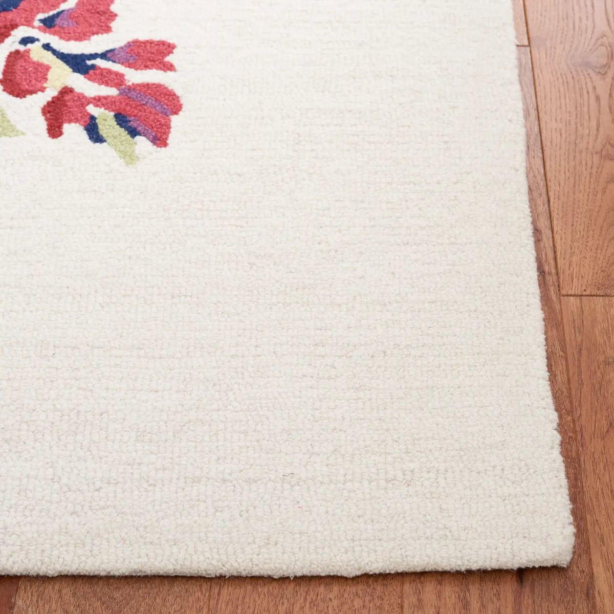 Safavieh Chelsea 4'-0" x 6'-0" Rug in Ivory / Rose
