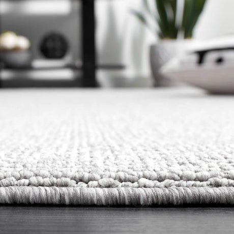Safavieh River 4'-0" x 6'-0" Rug in Grey