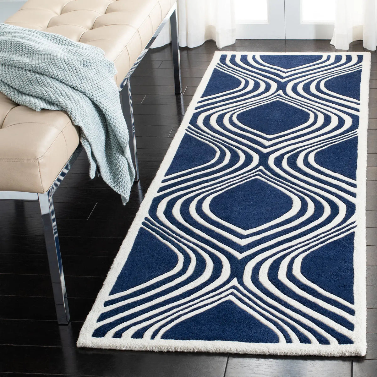 Safavieh Chatham 2'-3" x 7'-0" Rug in Dark Blue / Ivory