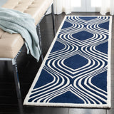 Safavieh Chatham 2'-3" x 7'-0" Rug in Dark Blue / Ivory