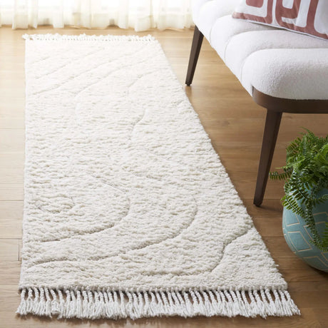 Safavieh Vermont 2'-3" x 8'-0" Rug in Ivory