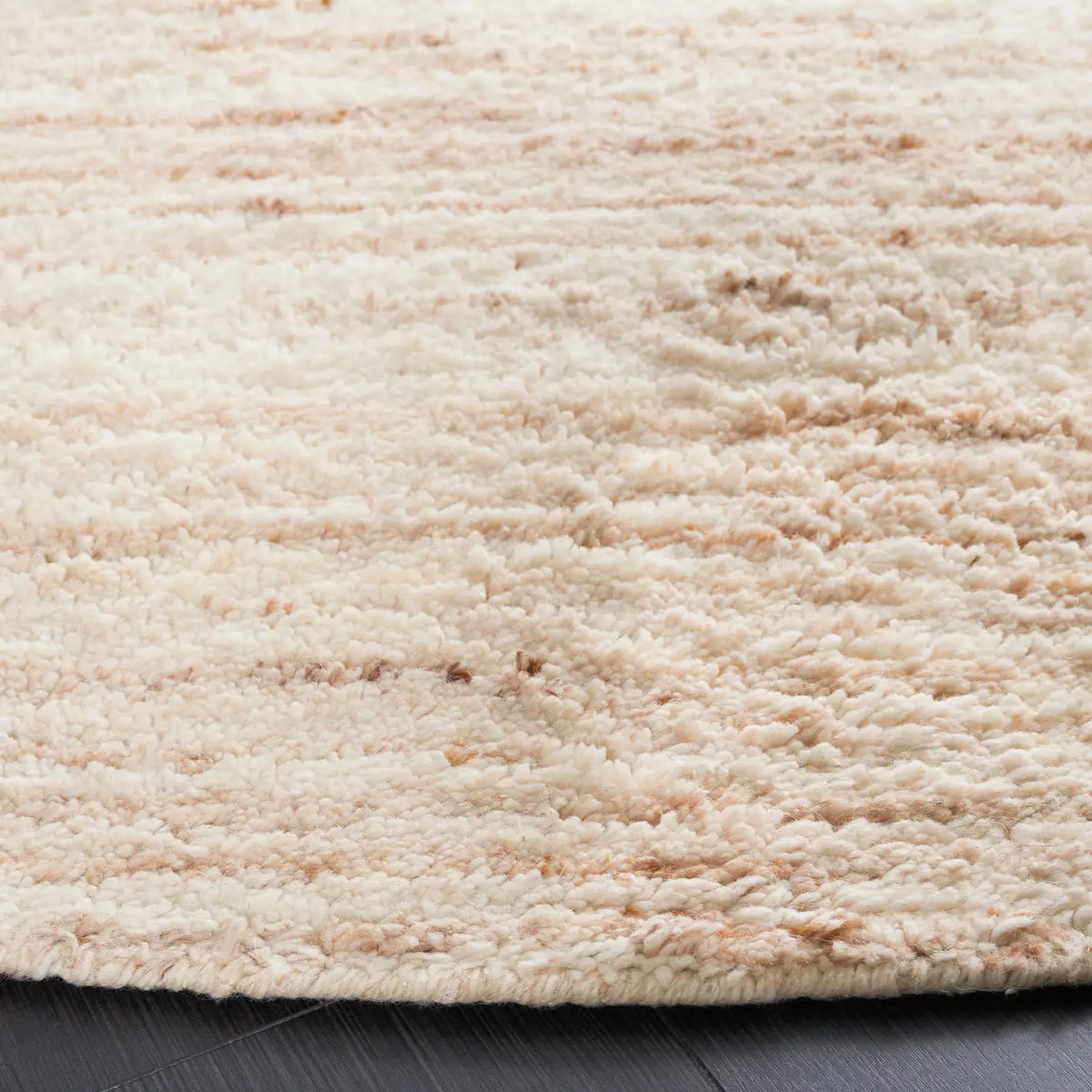 Safavieh Casablanca 6'-0" x 6'-0" Rug in Beige / Ivory