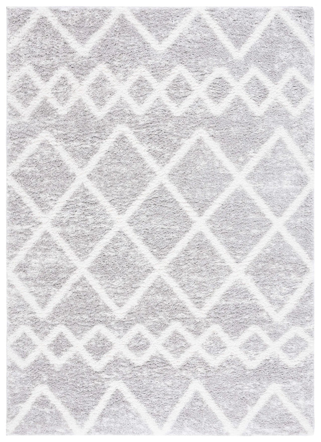 Safavieh Berber Shag 4'-5" x 6'-5" Rug in Grey / Ivory
