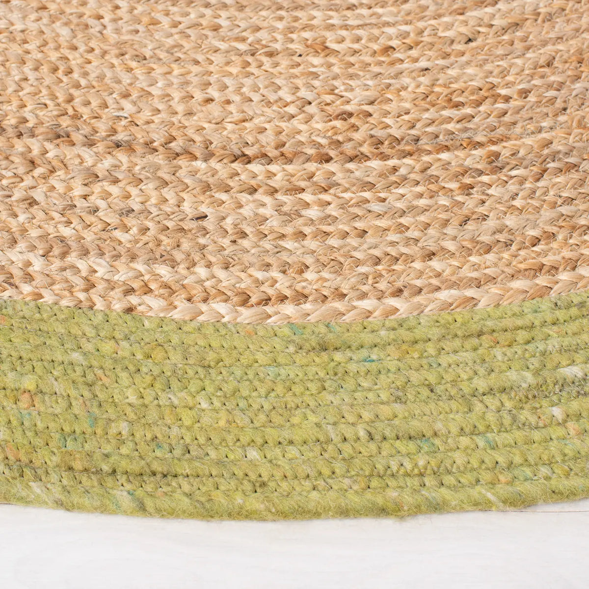 Safavieh Braided 5'-0" x 7'-0" Rug in Green / Natural