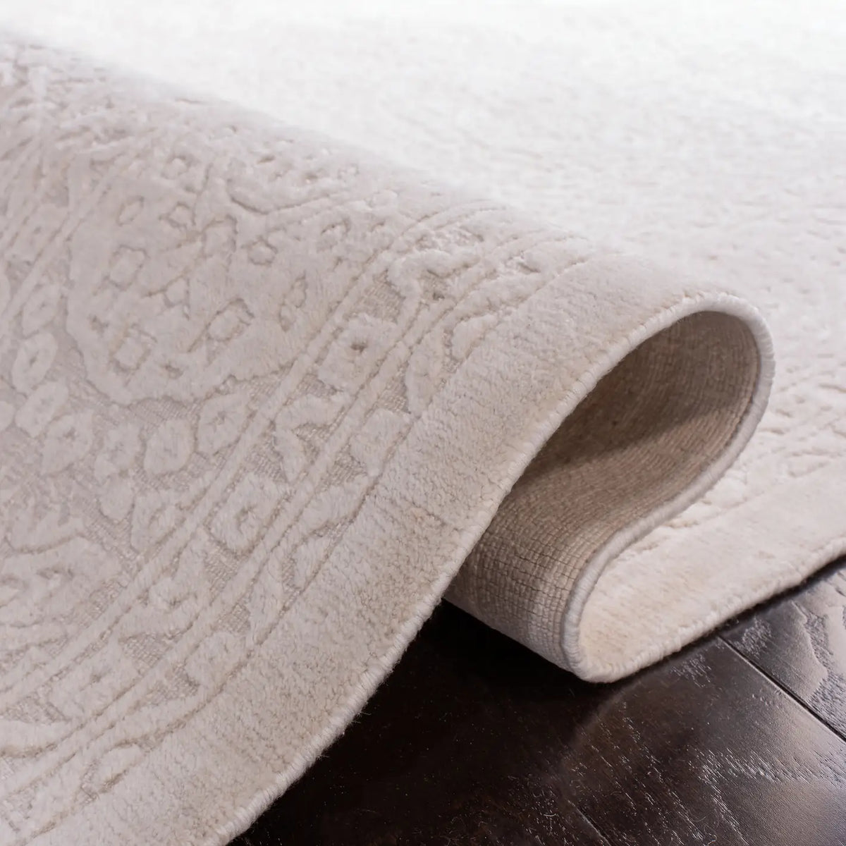 Safavieh Mirage 6'-0" x 9'-0" Rug in Ivory