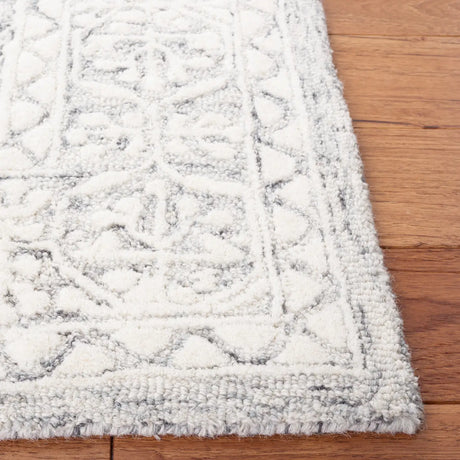 Safavieh Metro 4'-0" x 6'-0" Rug in Grey / Ivory