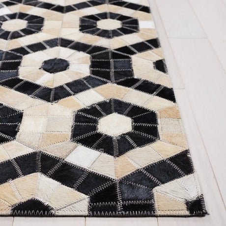 Safavieh Studio Leather 4'-0" x 6'-0" Rug in Black / Beige