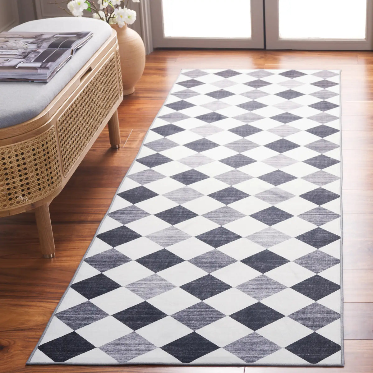 Safavieh Santa Clara 2'-6" x 8'-0" Rug in Ivory / Grey Black