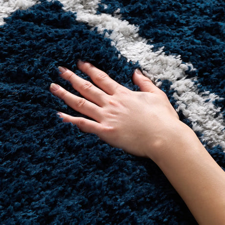 Safavieh August Shag 500 4'-5" x 6'-5" Rug in Navy / Ivory