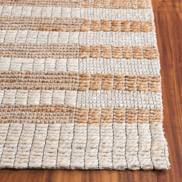Safavieh Natural Fiber 4'-0" x 6'-0" Rug in Natural / Ivory