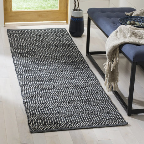 Safavieh Montauk 2'-3" x 7'-0" Rug in Ivory / Dark Grey