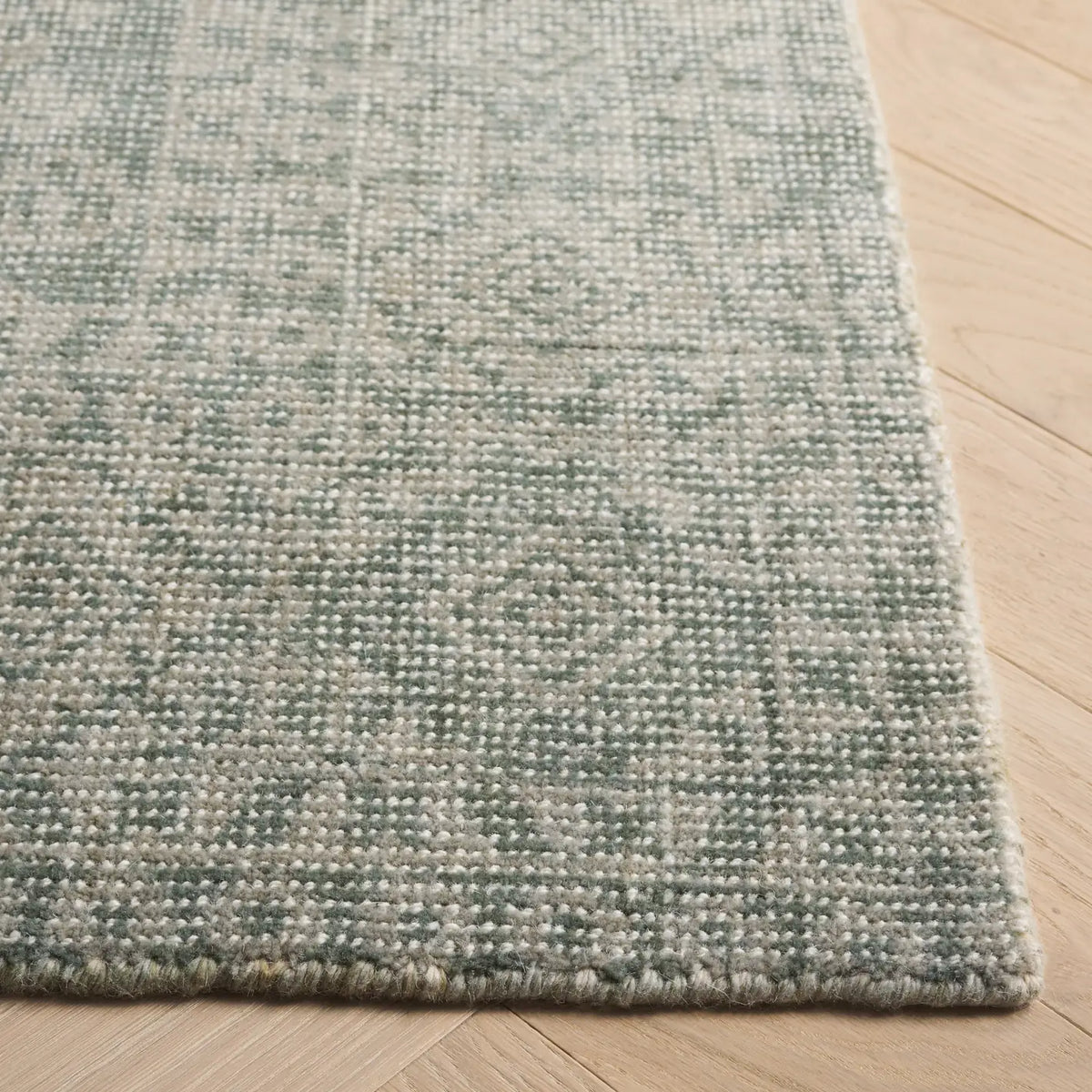 Safavieh Maharaja 4'-0" x 6'-0" Rug in Sage / Green